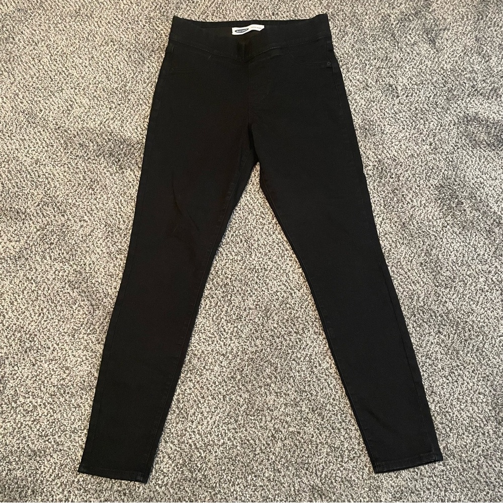 Black Skinny Jeans or Leggings